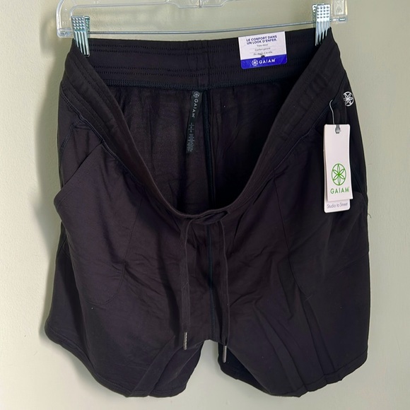 GAIAM Women's Black  Shorts - Picture 1 of 6